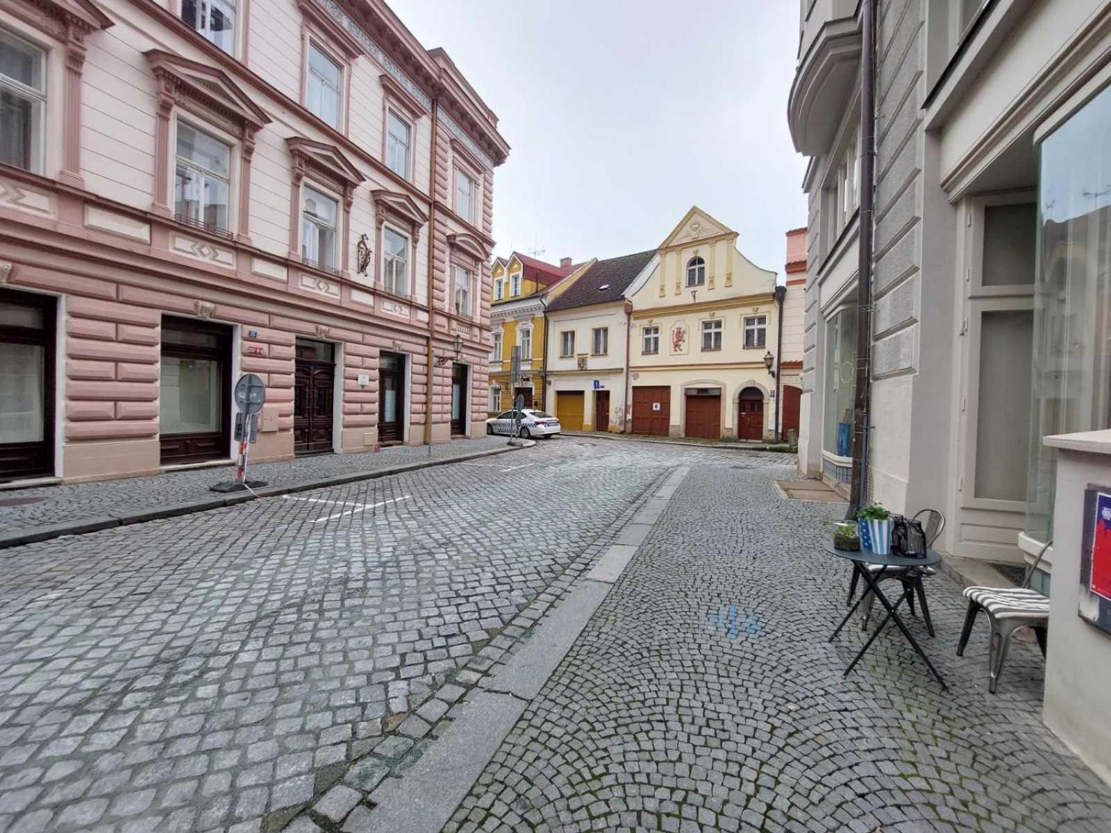 Prostorny Byt V Centru 3 Kk 80 M2 Hradec Kralove Exterior photo
